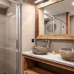 Apartment Pinnacle